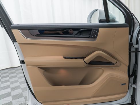 New 2026 Porsche Cayenne S image 12