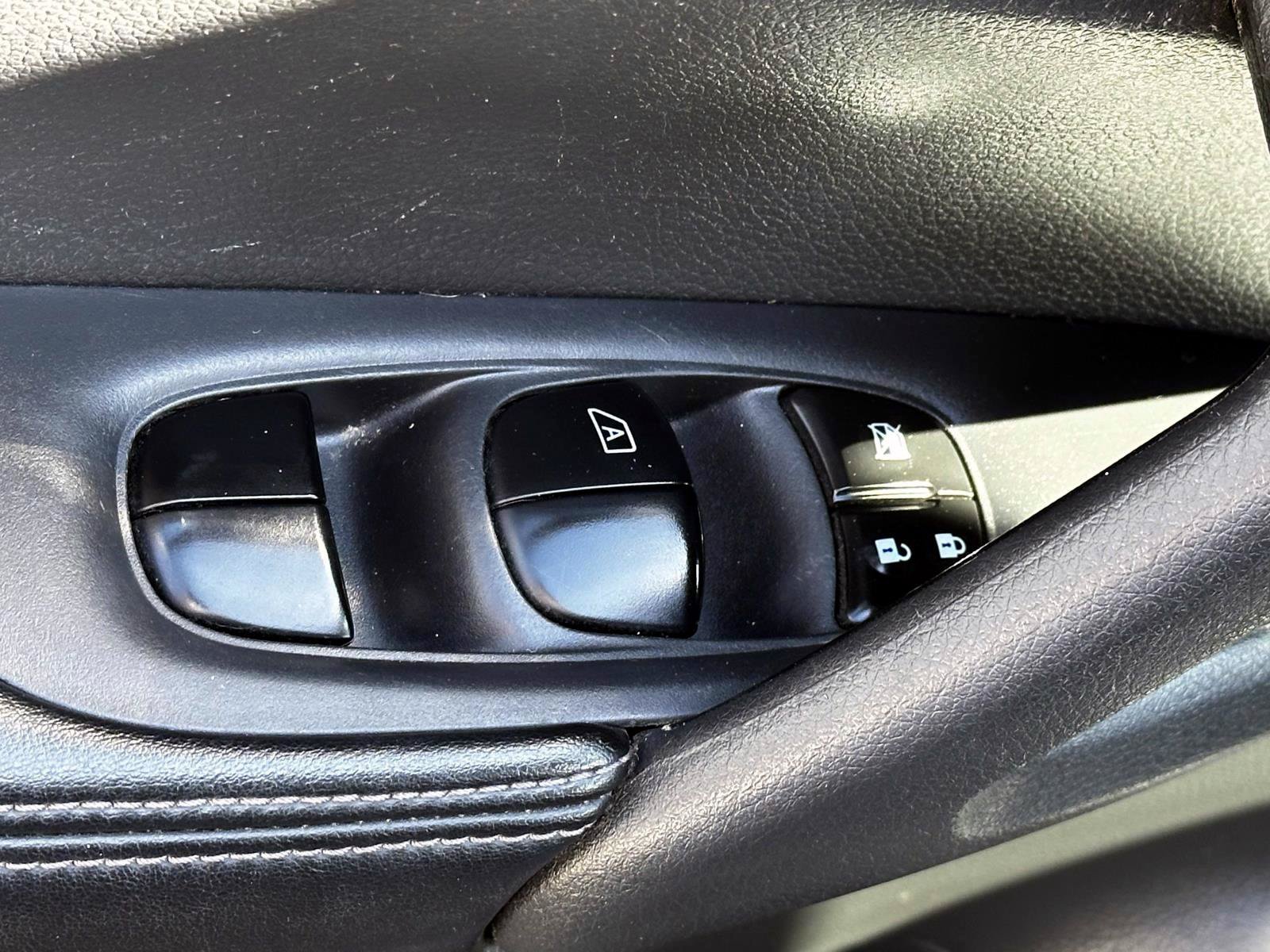 Used 2019 Nissan Rogue S AWD/4WD image 14
