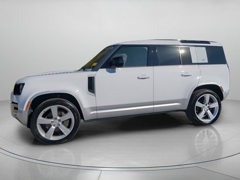 Used 2022 Land Rover Defender 110 SE image 11