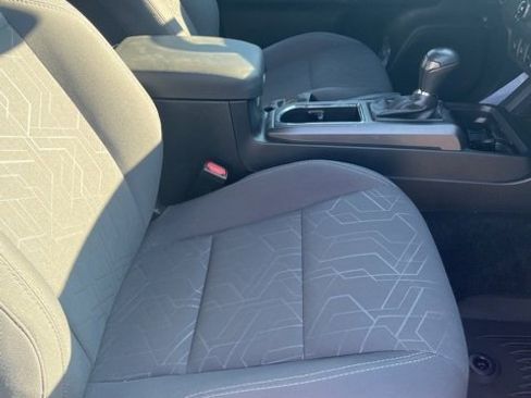 Used 2018 Toyota Tacoma TRD Sport w/ Technology Package image 12