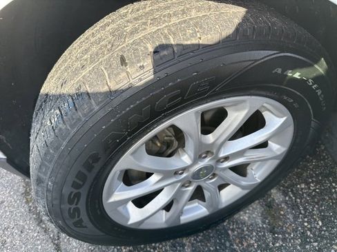 Used 2020 Chevrolet Equinox LS image 10