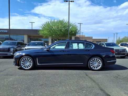 Used 2020 BMW 740i w/ Premium Package RWD image 3