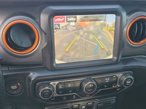 Certified 2021 Jeep Gladiator Mojave image 10