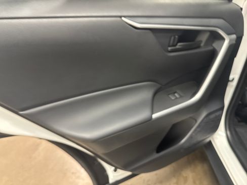 Used 2025 Toyota RAV4 LE AWD/4WD image 31