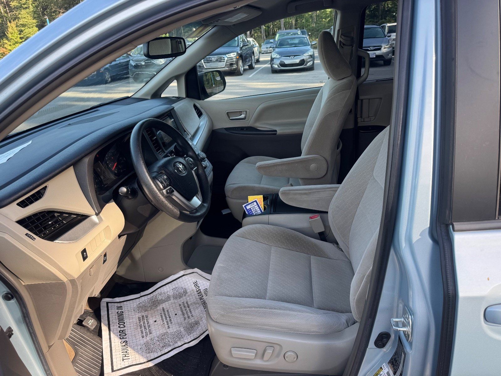 Used 2017 Toyota Sienna LE FWD image 12