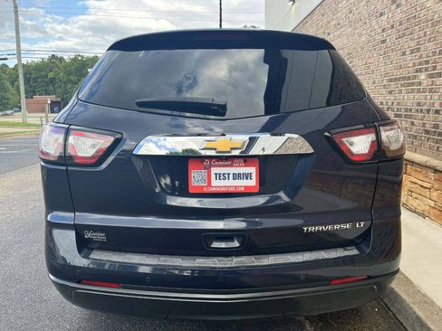 Used 2015 Chevrolet Traverse LT w/ Style and Technology Package FWD image 4