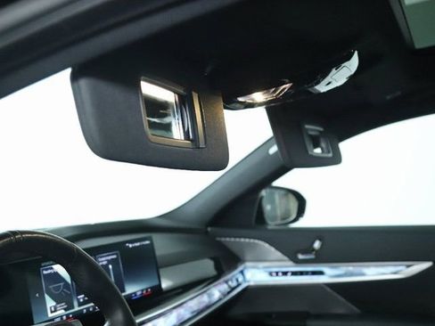 Used 2025 BMW 740i xDrive image 19