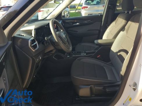 Used 2025 Chevrolet TrailBlazer LT w/ Driver Confidence Package FWD image 16
