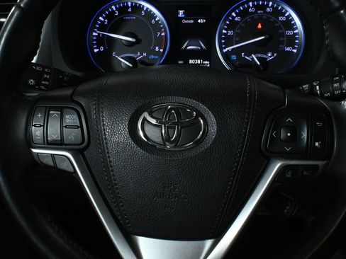 Used 2019 Toyota Highlander XLE image 18