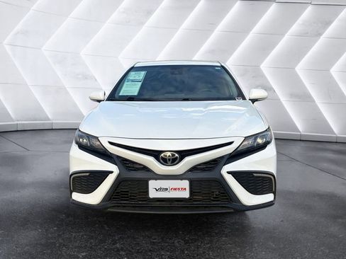Used 2022 Toyota Camry SE FWD image 2