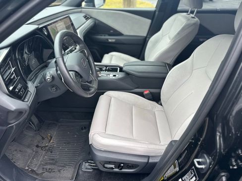 Certified 2026 Lexus TX 550h AWD Plug-In Hybrid w/ Technology Package image 9