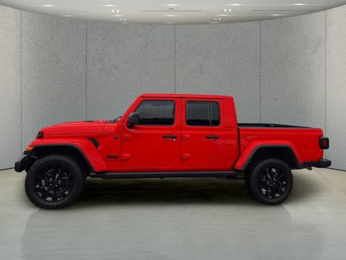 Used 2024 Jeep Gladiator Sport AWD/4WD image 2