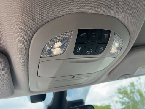 Used 2020 Chrysler Pacifica Touring w/ Advanced Safetytec Group FWD image 62