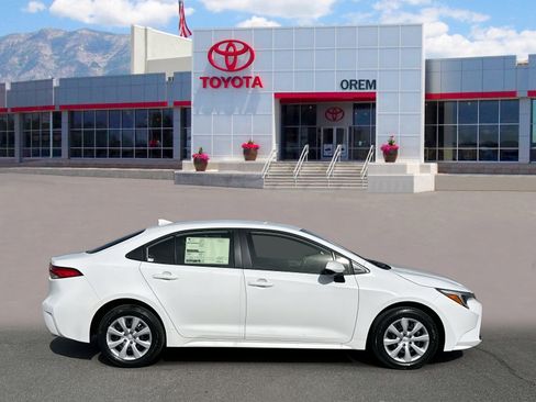 Used 2026 Toyota Corolla LE image 3