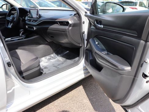 Used 2024 Nissan Altima 2.5 SV image 15