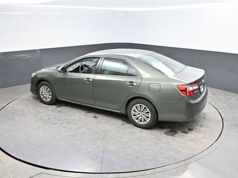 Used 2014 Toyota Camry LE image 28