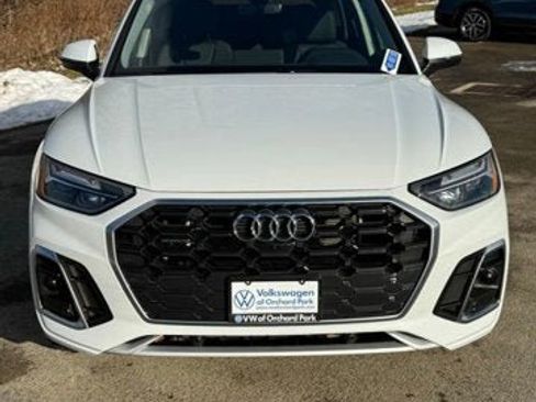 Used 2025 Audi Q5 e Premium Plus w/ Premium Plus Package image 2