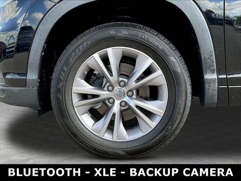 Used 2015 Toyota Highlander XLE FWD image 35