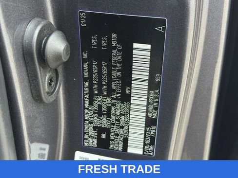 Used 2025 Toyota Sienna XLE image 34