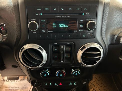 Used 2013 Jeep Wrangler Unlimited Sahara w/ Connectivity Group AWD/4WD image 15