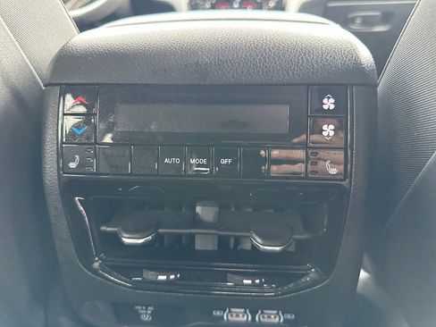 Used 2024 Jeep Grand Cherokee L Limited image 16