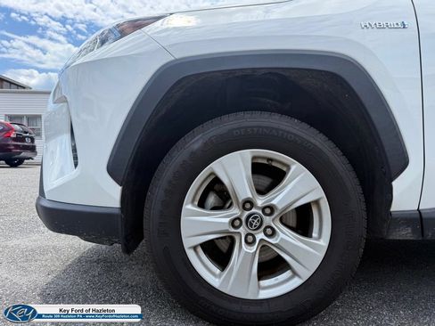 Used 2020 Toyota RAV4 XLE AWD/4WD image 5