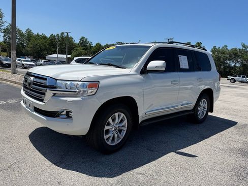 Used 2019 Toyota Land Cruiser w/ Four Season Floor Mat Package AWD/4WD image 3