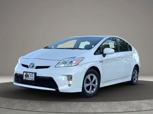 Used 2015 Toyota Prius Three FWD image 3