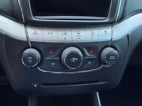 Used 2020 Dodge Journey SE w/ Blacktop Package FWD image 17