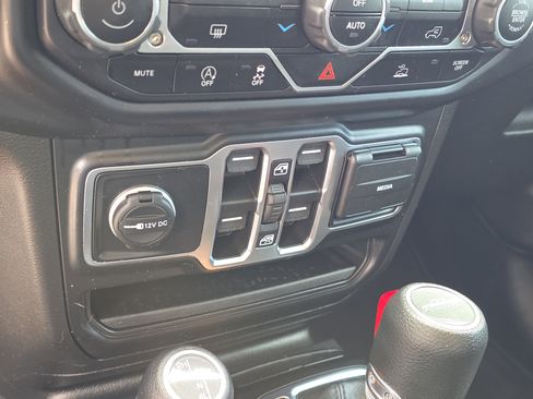 Used 2022 Jeep Gladiator Sport image 28