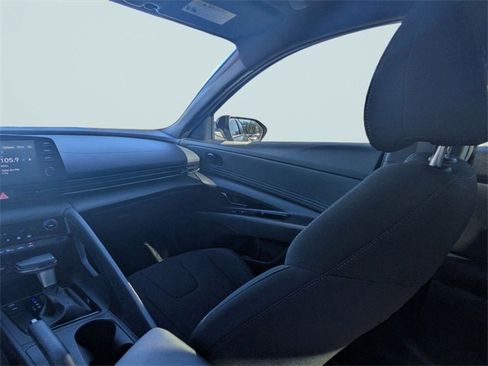 Used 2025 Hyundai Elantra Sport image 22