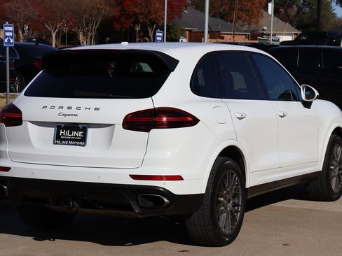 Used 2018 Porsche Cayenne Platinum Edition image 9