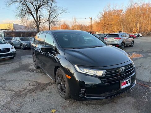 Certified 2023 Honda Odyssey Sport image 18