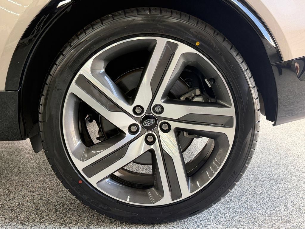 Used 2023 Land Rover Discovery HSE R-Dynamic AWD/4WD image 47