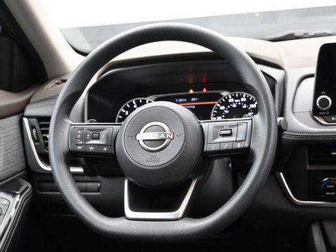 Used 2023 Nissan Rogue SV image 14