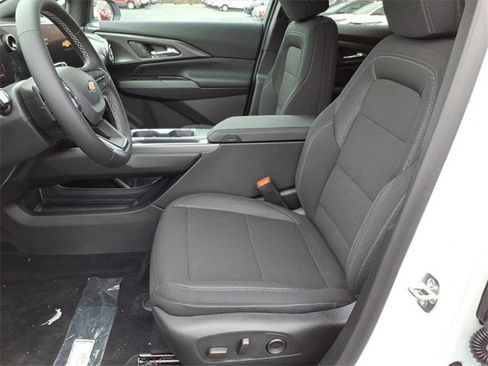 New 2026 Chevrolet Equinox EV LT image 6