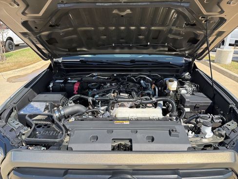 Used 2024 Toyota Tacoma TRD Off-Road image 12