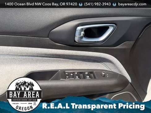 Used 2024 Jeep Compass Latitude AWD/4WD image 12