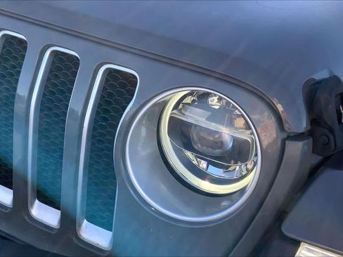 Used 2018 Jeep Wrangler Unlimited Sahara image 29