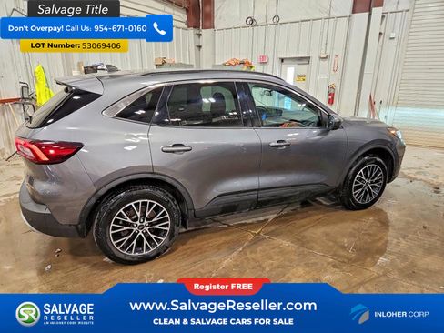 Used 2023 Ford Escape SE w/ Class II Trailer Tow Package FWD image 4