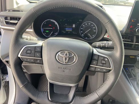 Used 2024 Toyota Sienna Limited FWD image 36