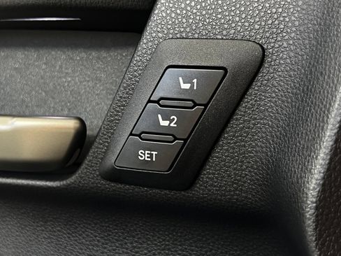 Used 2025 Toyota 4Runner Limited AWD/4WD image 15