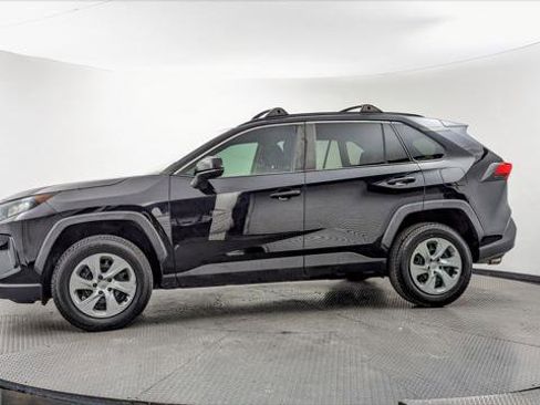 Used 2020 Toyota RAV4 LE FWD image 3