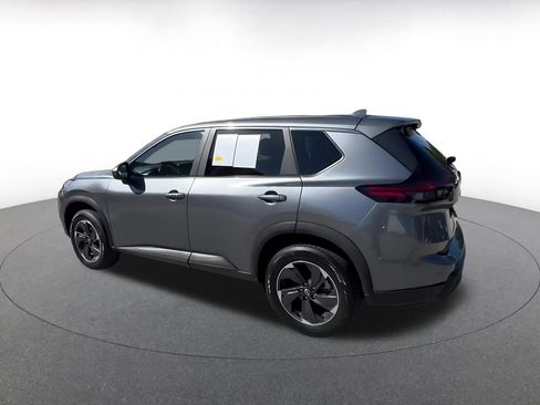 Used 2025 Nissan Rogue SV image 10