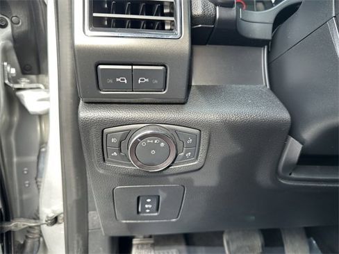 Used 2017 Ford F150 Lariat w/ Equipment Group 502A Luxury image 31