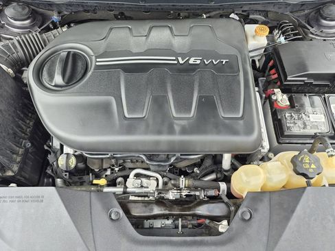 Used 2019 Jeep Cherokee Trailhawk w/ Cold Weather Group image 17