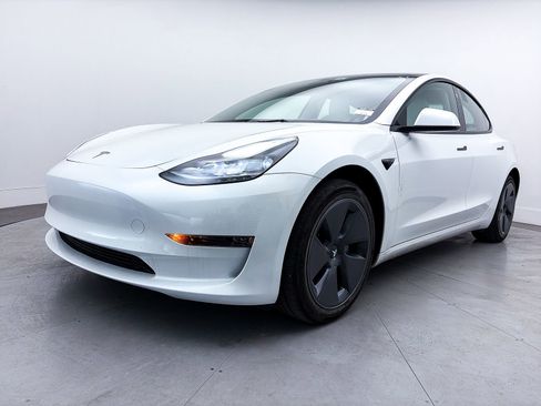 Used 2023 Tesla Model 3 Standard Range image 12