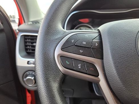 Used 2021 Jeep Cherokee Latitude FWD image 22