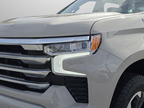 New 2026 Chevrolet Silverado 1500 High Country w/ Technology Package AWD/4WD image 13