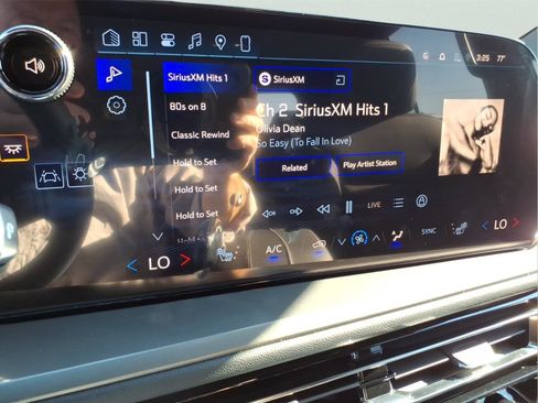 New 2026 Chevrolet Traverse LT w/ Midnight/Sport Edition image 22